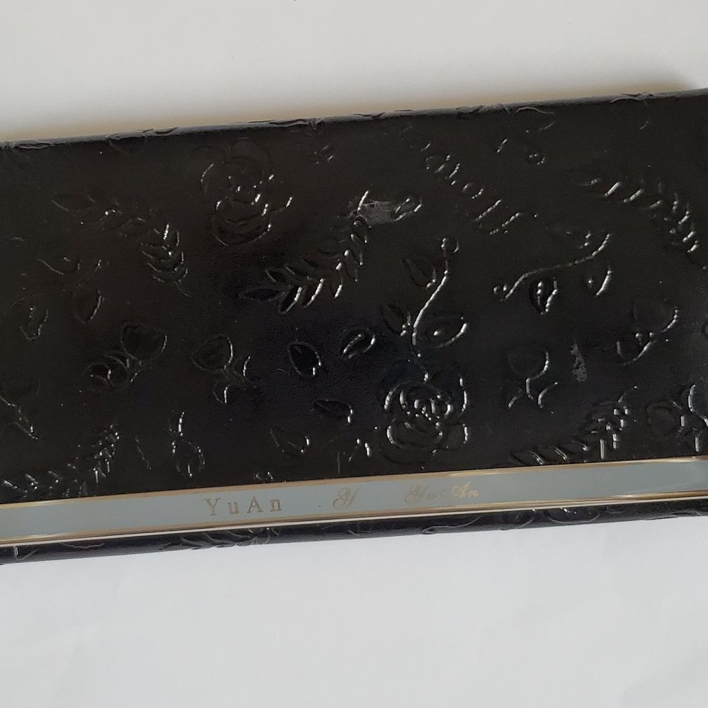 YU AN FLORAL EMBOSSED PATENT WALLET NWOT